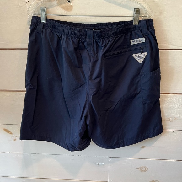 Columbia Omni shade Navy Blue Casual Shorts, size lg. See pics for measurements. - Picture 2 of 11